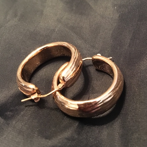 14K Italian Gold Hoop Earrings - Picture 2 of 4